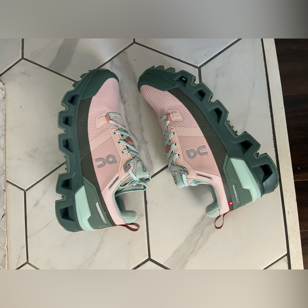 On Running Women's Sneakers in Pink and Teal - Picture 6 of 7
